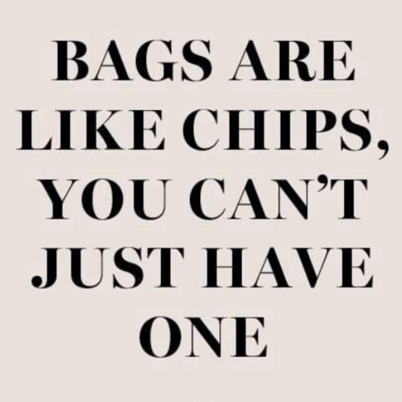 BOOKMARK MY CLOSET - Picture 2 of 8